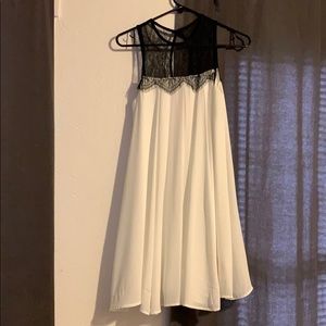Soprano white flow dress